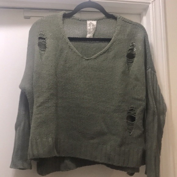 Distressed Cropped oversized Sweater - Picture 2 of 5